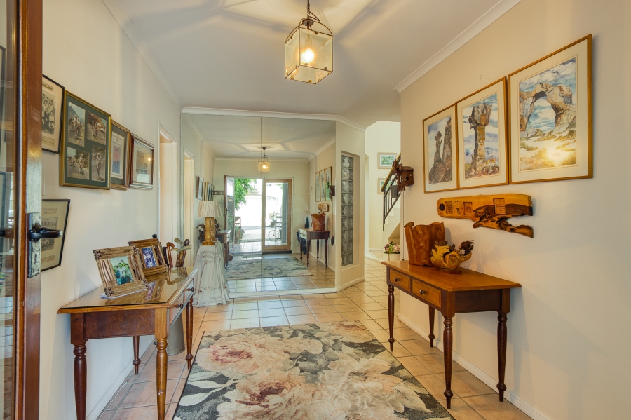 To Let 6 Bedroom Property for Rent in Greenways Golf Estate Western Cape